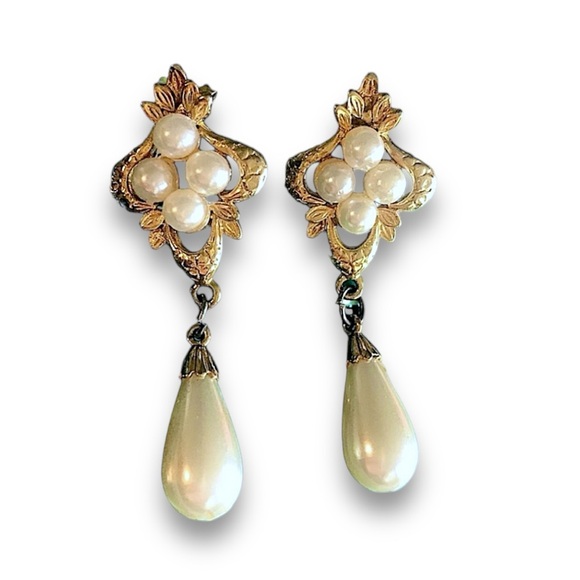 Vintage 1980s Ornate Tear Drop Pearl and Gold tone Dangle Earrings - Picture 9 of 9
